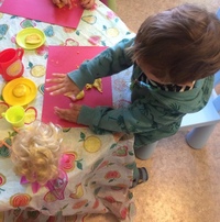 Пластилиновая ворона: лепим блинчики 🥞 для куколок 👧   Продолжаем знакомство детей с массой для леп…