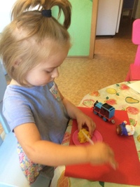 Пластилиновая ворона: лепим блинчики 🥞 для куколок 👧   Продолжаем знакомство детей с массой для леп…