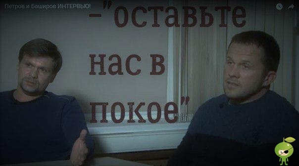 петров осторожно открыл дверь и заглянул в кабинет. боширов заглядывать не пытался, а стоял у доски почета и мрачно рассматривал свои ботинки. в кабинете сидел добродушного вида молодой человек