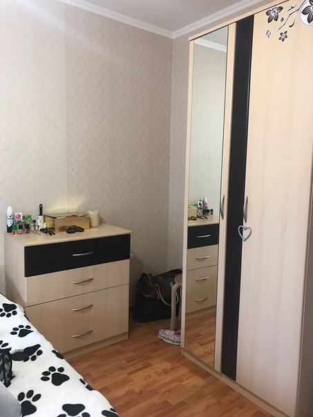 Только для девочек!!! <br> Сдается изолированная комната в 3х комнатной квартире, м.новокосино, 10-13 минут пешком. Большая светлая комната с балконом, закрывается на ключ. В комнате: 2х спальн.кровать, комод, шкаф, тумбочка. В квартире домашняя обстановка, ремонт не бабушкин. В соседях 2 работающие девочки, 22-24 года. Район новый спокойный, рядом реутов парк, ашан, виктория, пятёрочка, магнит, дикси. <br>Оплата 17тыс(все вкл)+депозит <br>Ищем работающую, спокойную, <br>не конфликтную девочку. <br>Пишите в личку - фото Фото: Только для девочек!!! <br> Сдается изолированная комната в 3х комнатной квартире, м.новокосино, 10-13 минут пешком. Большая светлая комната с балконом, закрывается на ключ. В комнате: 2х спальн.кровать, комод, шкаф, тумбочка. В квартире домашняя обстановка, ремонт не бабушкин. В соседях 2 работающие девочки, 22-24 года. Район новый спокойный, рядом реутов парк, ашан, виктория, пятёрочка, магнит, дикси. <br>Оплата 17тыс(все вкл)+депозит <br>Ищем работающую, спокойную, <br>не конфликтную девочку. <br>Пишите в личку