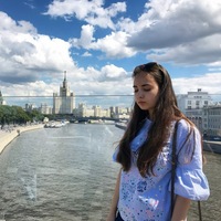 Лола Курбанова