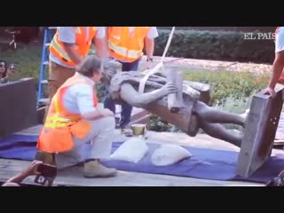 Статуя Христофора Колумба была окончательно удалена в Grand Park в Лос-Анджелесе 10 ноября утром