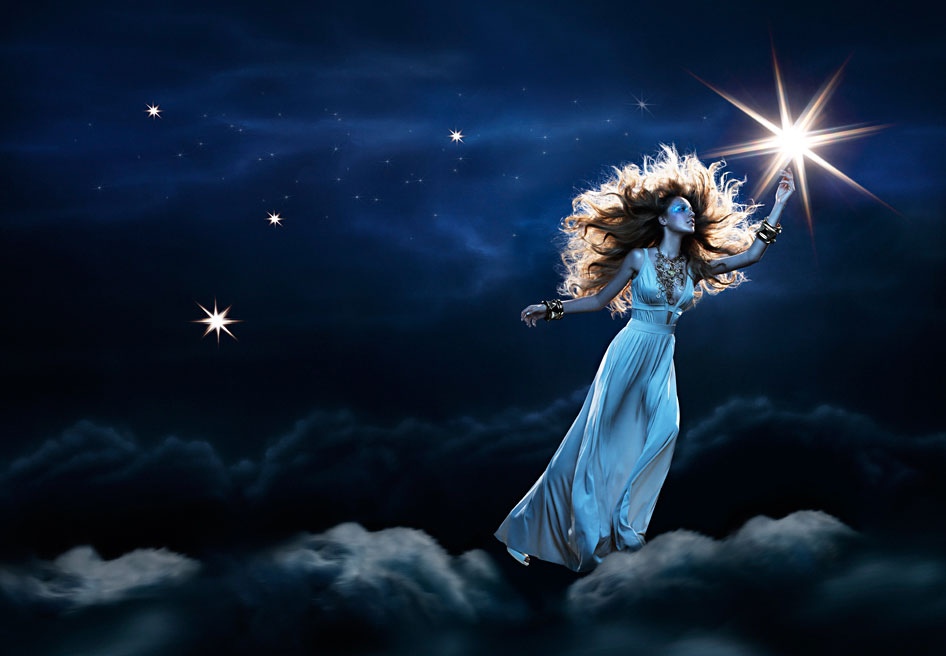 blondinka-ispolnyaet-zhelaniya-hudenkuyu-zhestko-pret-na-kuhonnom-stole-onlayn-porno