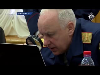 Бастрыкин на личном приёме граждан главой СК силовик рассмотрел снимки с места происшествия с помощью лупы. НА НОУТБУКЕ.