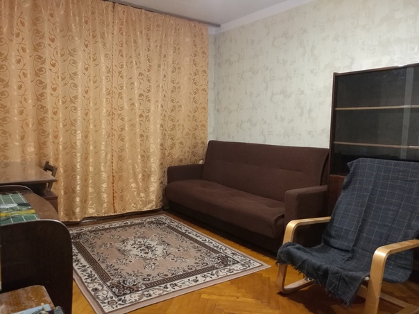 Планерная<br>Заселим девушку в трёшку, в свободную комнату. Второй дом от метро. <br>Цена: 14 000 руб/мес.<br><br>В соседней комнате живёт девушка, в третьей комнате - я и моя девушка. Все - доброжелательные интеллигентные работающие люди. Собственник в квартире не живёт.<br>Есть вся необходимая мебель и бытовая техника, шустрый WiFi, стиралка, микроволновка, постельные принадлежности. За интернет плачу сам, вы только за свет, воду (обычно выходит ~800 руб с человека). Шума от метро нет и тепло. Экологичный район Москвы, парки, водоём, лес. <br>Возьмём чистоплотного порядочного и тихого человека. У нас всегда спокойно и чисто, мы не пьём, народ не водим, не буяним. Просмотр и заселение возможны в ближайшие дни.<br>Остальные фотографии я вывесил на своей стене.<br><br>Пишите в ЛС<br> Дементьев - фото Фото: Планерная<br>Заселим девушку в трёшку, в свободную комнату. Второй дом от метро. <br>Цена: 14 000 руб/мес.<br><br>В соседней комнате живёт девушка, в третьей комнате - я и моя девушка. Все - доброжелательные интеллигентные работающие люди. Собственник в квартире не живёт.<br>Есть вся необходимая мебель и бытовая техника, шустрый WiFi, стиралка, микроволновка, постельные принадлежности. За интернет плачу сам, вы только за свет, воду (обычно выходит ~800 руб с человека). Шума от метро нет и тепло. Экологичный район Москвы, парки, водоём, лес. <br>Возьмём чистоплотного порядочного и тихого человека. У нас всегда спокойно и чисто, мы не пьём, народ не водим, не буяним. Просмотр и заселение возможны в ближайшие дни.<br>Остальные фотографии я вывесил на своей стене.<br><br>Пишите в ЛС<br> Дементьев