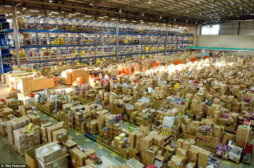 Огромный склад Amazon.com Огромный склад Amazon.com