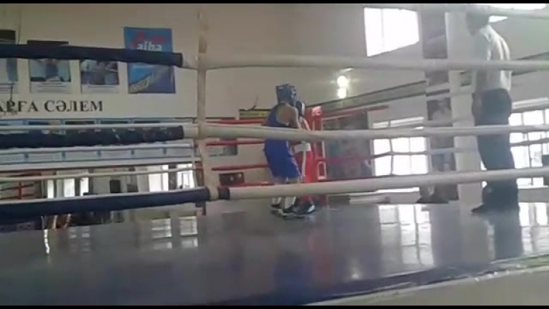 Жеткерген Абдулхамид в синей форме.