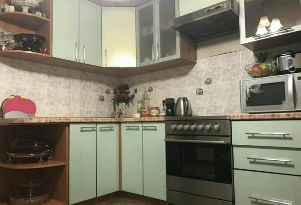 Фото: МО, г. Долгопрудный, Лихачевский пр-кт, 74к1. <br>Продается просторная 3 к. квартира на 12 этаже 18 этажного монолитного дома. Общая площадь 79 кв.м., жилая 46 кв.м., кухня 11 кв.м. Квартира с хорошим ремонтом, санузел раздельный в плитке до потолка, застекленная лоджия, пластиковые окна, пол- ламинат. При продаже квартиры остается мебель на кухне. Хороший район с развитой инфраструктурой: рядом школы, де. сады, Физтех-лицей, магазины, поликлиника, аптеки, салон красоты, ТЦ 