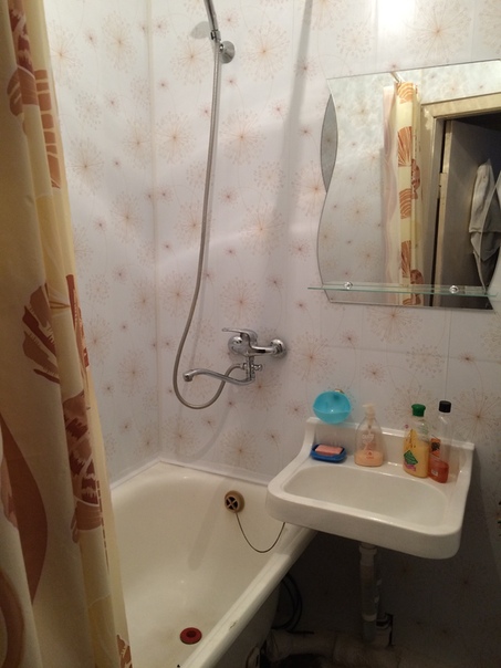 Продам 3 к.квартиру, в г. Пскове ул. Труда 14, ул/пл. 2/5 кирпичного дома, общая площадь 60,7 кв. м. Комнаты (12,3+17,3+18). С/узел раздельный, есть встроенный шкаф в коридоре, балкон. Есть подвал. Отличное месторасположение, рядом магазины, школа, детские сады, останова общественного транспорта. До центра 10 мин. пешком. Цена 2,2 млн.р или меняю на квартиру в Санкт-Петербурге <br>8-911-881-14-12 <br>Посмотреть все изображения - фото Фото: Продам 3 к.квартиру, в г. Пскове ул. Труда 14, ул/пл. 2/5 кирпичного дома, общая площадь 60,7 кв. м. Комнаты (12,3+17,3+18). С/узел раздельный, есть встроенный шкаф в коридоре, балкон. Есть подвал. Отличное месторасположение, рядом магазины, школа, детские сады, останова общественного транспорта. До центра 10 мин. пешком. Цена 2,2 млн.р или меняю на квартиру в Санкт-Петербурге <br>8-911-881-14-12 <br>Посмотреть все изображения