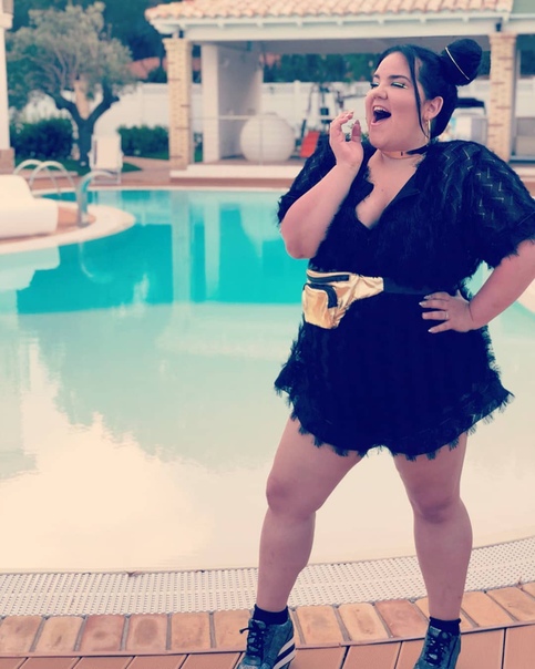 Netta взорвала инсту коротеньким платьем!