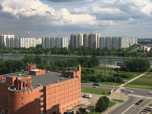 Сдаётся светлая, уютная комната 15 кв.м в двухкомнатной квартире на длительный срок в районе м.Марьино 7 мин. ходьбы от дома. В квартире есть мебель, бытовая техника, wi-fi. Комнаты изолированные. Санузел раздельный. Вид с балкона на парк 850-ти летия Москвы. Ищем одну девушку на подселение, некурящую(очень важно),чистоплотную. В соседней комнате проживают две девушки, мы аккуратные, любим чистоту и порядок, без в/п. Дома бываем крайне редко в связи с плотным графиком работы приходим домой поздно. <br>Цена 17000+счётчики+депозит<br> Buksman - фото Фото: Сдаётся светлая, уютная комната 15 кв.м в двухкомнатной квартире на длительный срок в районе м.Марьино 7 мин. ходьбы от дома. В квартире есть мебель, бытовая техника, wi-fi. Комнаты изолированные. Санузел раздельный. Вид с балкона на парк 850-ти летия Москвы. Ищем одну девушку на подселение, некурящую(очень важно),чистоплотную. В соседней комнате проживают две девушки, мы аккуратные, любим чистоту и порядок, без в/п. Дома бываем крайне редко в связи с плотным графиком работы приходим домой поздно. <br>Цена 17000+счётчики+депозит<br> Buksman