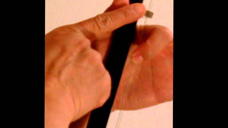 How to play D scale on the Erhu