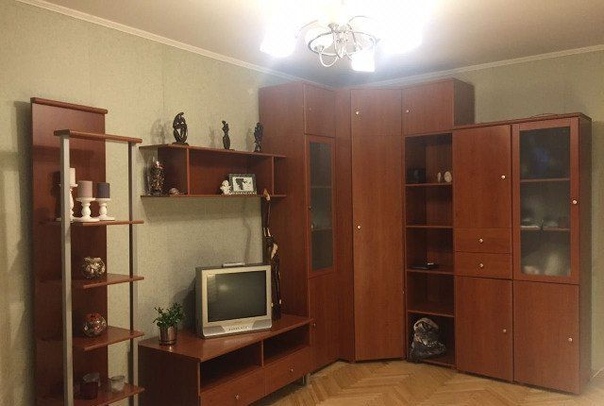 м. Ясенево <br>ул. Паустовского, 4 Сдам комнату на длительный срок! В пешей доступности от метро. Инфраструктура развита рядом есть магазины торговые центры , школы и детские сады. В комнате есть мебель стиральная машина , телевизор, холодильник . цена 20.000 звоните по тел 89250321139 - фото Фото: м. Ясенево <br>ул. Паустовского, 4 Сдам комнату на длительный срок! В пешей доступности от метро. Инфраструктура развита рядом есть магазины торговые центры , школы и детские сады. В комнате есть мебель стиральная машина , телевизор, холодильник . цена 20.000 звоните по тел 89250321139
