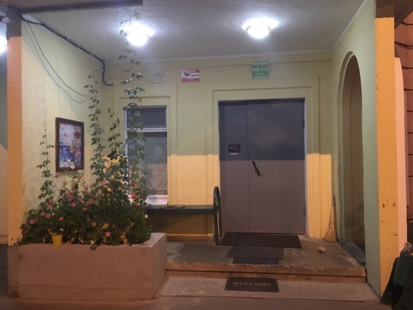 Сдаётся однокомнатная квартира в Новой Трёхгорке. <br>Западное направление, 8км от МКАД.<br>Рассматриваем только граждан РФ. Квартира сдается на длительный срок. <br>Из техники имеется: электрическая плита, стиральная машинка, телевизор, микроволновка и утюг.<br>Из района ходят маршрутки до метро Славянский бульвар, метро Филёвский парк и электрички до станции (метро) Фили.<br>Множество магазинов вокруг, аптеки, лесопарковая зона, школа и детский сад.<br>В квартире муниципальный ремонт, имеется подсобное помещение, проведён интернет, холодное/горячее водоснабжение, санузел раздельный.<br>Пластиковые окна, балкон застеклён, но не отделан внутри, сушка для белья имеется. <br>Интернет оплачиваете вы.<br>Цена аренды 25000р. <br>Оплачиваете месяц въезда и следующий взнос в последующий месяц. 8 905 733 66 99 Алексей. - фото Фото: Сдаётся однокомнатная квартира в Новой Трёхгорке. <br>Западное направление, 8км от МКАД.<br>Рассматриваем только граждан РФ. Квартира сдается на длительный срок. <br>Из техники имеется: электрическая плита, стиральная машинка, телевизор, микроволновка и утюг.<br>Из района ходят маршрутки до метро Славянский бульвар, метро Филёвский парк и электрички до станции (метро) Фили.<br>Множество магазинов вокруг, аптеки, лесопарковая зона, школа и детский сад.<br>В квартире муниципальный ремонт, имеется подсобное помещение, проведён интернет, холодное/горячее водоснабжение, санузел раздельный.<br>Пластиковые окна, балкон застеклён, но не отделан внутри, сушка для белья имеется. <br>Интернет оплачиваете вы.<br>Цена аренды 25000р. <br>Оплачиваете месяц въезда и следующий взнос в последующий месяц. 8 905 733 66 99 Алексей.