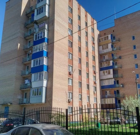 Продается уютная студия на 5 этаже 9 этажного теплого кирпичного дома. Общая площадь 23 кв.м., жилая 17 кв.м., кухня 6 кв.м. Квартира в хорошем состоянии, ремонт косметический, стеклопакеты, кондиционер, санузел совмещенный. Территория огорожена, на 1 этаже дома магазин, чистый ухоженный подъезд. Район со всей необходимой инфраструктурой: рядом школа, дет. сад, городская поликлиника, магазины, аптеки. Тихое, приятное живописное место в окружении воды, с зонами отдыха, пляжем. Удобное транспортное сообщение с Москвой: 20-30 мин. до ст. м. Ховрино, Речной вокзал, Алтуфьево на общ. транспорте. Свободная продажа. Один взрослый собственник, в собственности более 5 лет. Звоните, уважаемые покупатели, показ оперативный. Помощь в получении ипотеки. <br>___________________________________________________________________________________ <br> МО, г. Долгопрудный, Речная ул., 24. <br> 3 100 000 р., 8 (917) 555 71 46, Роман. <br>Подробнее: - фото Фото: Продается уютная студия на 5 этаже 9 этажного теплого кирпичного дома. Общая площадь 23 кв.м., жилая 17 кв.м., кухня 6 кв.м. Квартира в хорошем состоянии, ремонт косметический, стеклопакеты, кондиционер, санузел совмещенный. Территория огорожена, на 1 этаже дома магазин, чистый ухоженный подъезд. Район со всей необходимой инфраструктурой: рядом школа, дет. сад, городская поликлиника, магазины, аптеки. Тихое, приятное живописное место в окружении воды, с зонами отдыха, пляжем. Удобное транспортное сообщение с Москвой: 20-30 мин. до ст. м. Ховрино, Речной вокзал, Алтуфьево на общ. транспорте. Свободная продажа. Один взрослый собственник, в собственности более 5 лет. Звоните, уважаемые покупатели, показ оперативный. Помощь в получении ипотеки. <br>___________________________________________________________________________________ <br> МО, г. Долгопрудный, Речная ул., 24. <br> 3 100 000 р., 8 (917) 555 71 46, Роман. <br>Подробнее:
