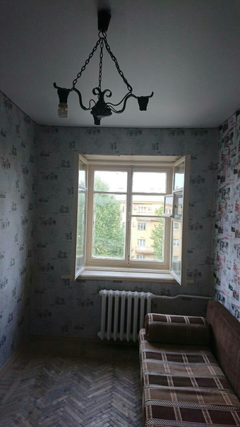 Фото: Сдам на длительный срок комнату в 3-к квартире.13 кв. м. 10 000 руб. в месяц(КУ включено). <br>Адрес: г. Санкт-Петербург, ул. Смолячкова, д. 14, корп. 2. 3 минуты от метро Выборгская.<br><br>Сделан небольшой ремонт. Есть холодильник,  стиральная машина,  интернет, бойлер.  Тихое место. Окна выходят во двор. <br>89045559067 Владимир