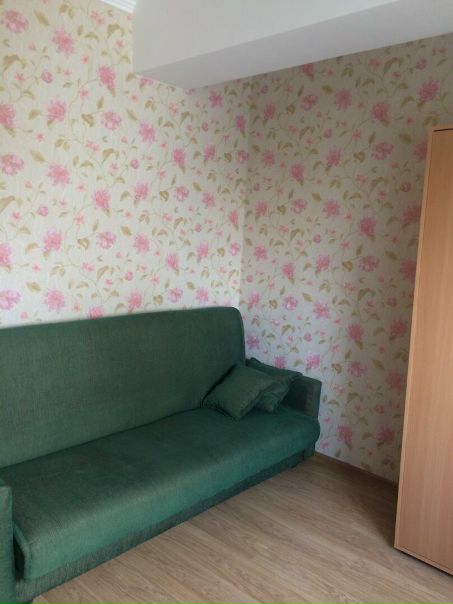 Фото: Ищем соседку, без детей и животных. Без тусовок и массового привода гостей, соблюдающую чистоту в местах общего пользования и уважительно относящуюся к другим)) Сдаётся изолированная комната в 3-х комнатной квартире. Только на длительный срок. Соседи - 2 милые дружелюбные девушки (каждая в отдельной комнате). <br>Ближайшее метро Бабушкинская, 10-15 минут пешком. <br>16500 +счетчики (обычно 800 р/с человека). + интернет. Залог 16500, можем разбить на 2 месяца. <br>Заезжать можно с 24 ого августа, если нужно ранее, то можно обговорить.<br> Фомина