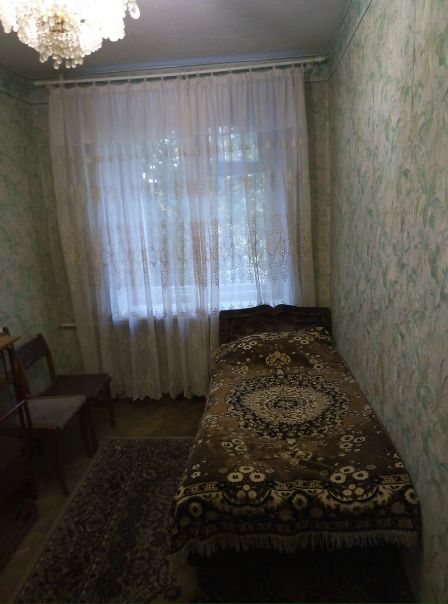 Фото: Сдаётся комната для девушки в двухкомнатной квартире, 10 минут пешком от метро Молодёжная. Аренда 15000 +ку, вопросы в личку.<br> Галимова