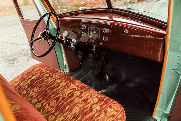 Очень редкие : 1937 Terraplane De Luxe Тип кузова: 2-door coupe Двигатель: I6 3.5 L Мощность: 96 л.с. КПП: МКПП-3 Привод: задний Компоновка: переднемоторная Тип топлива: бензин Страна марки: США
