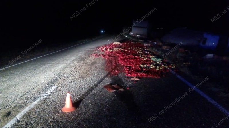 В Калмыкии КАМАЗ врезался в Газель, один человек пострадал (ФОТО)