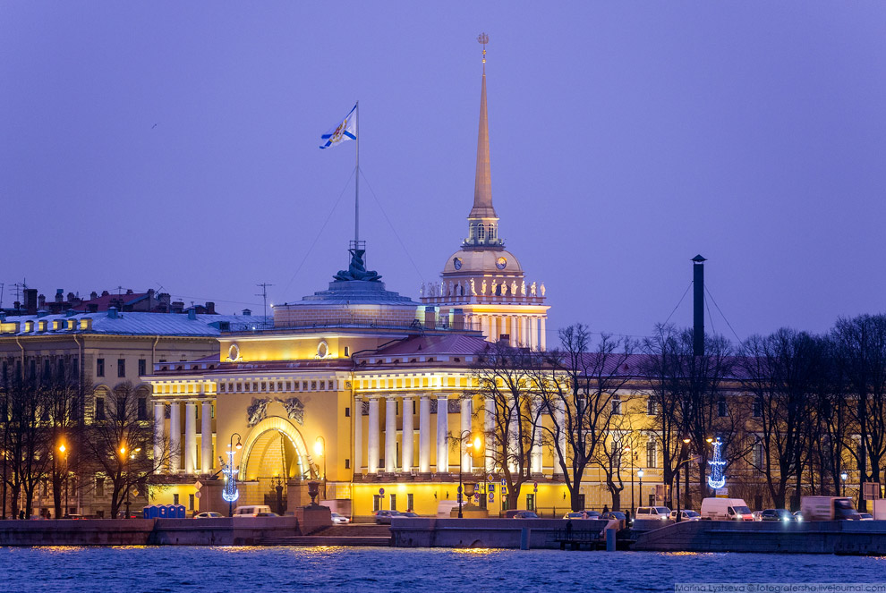 EsBKaPutw74 Сенатская площадь в Санкт-Петербурге.