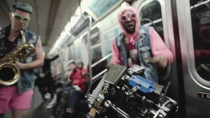 Too many zooz в метро