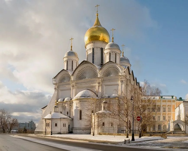 Разница между храмом и собором Для верующих людей статус храма, в который они пришли, вряд ли имеет какое-то значение, ведь они приходят туда в первую очередь для обретения душевного равновесия