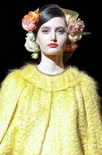 Парча, цветы и пайетки в новой коллекции Dolce & Gabbana Больше, чем за 30 лет существования своего бренда, Стефано Габбана и Доменико Дольче смогли развить очень узнаваемую эстетику. В рамках