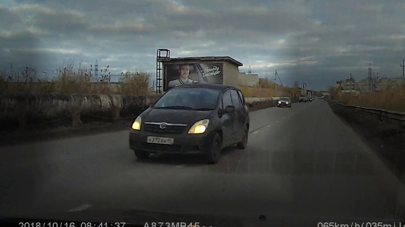 Обгон ПАЗ, выезд на встречку в лоб