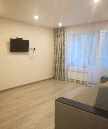 м.Юго-Западная — 650 м <br>26 Бакинских Комиссаров, 10 к2 <br>Сдам 1-к квартиру. <br>Квартира ,тёплая,уютная. <br>В квартире имеются:,диван,шкаф,телевизор,тв на 70 каналов,интернет,микроволновая печь ,кухонный гарнитур,холодильник,стиральная машина(автомат), душевая кабина ,натяжные потолки. <br>Детская площадка,парковка, удобная транспортная развязка. <br>Оплата 27000 <br>Тел.89653095408 - фото Фото: м.Юго-Западная — 650 м <br>26 Бакинских Комиссаров, 10 к2 <br>Сдам 1-к квартиру. <br>Квартира ,тёплая,уютная. <br>В квартире имеются:,диван,шкаф,телевизор,тв на 70 каналов,интернет,микроволновая печь ,кухонный гарнитур,холодильник,стиральная машина(автомат), душевая кабина ,натяжные потолки. <br>Детская площадка,парковка, удобная транспортная развязка. <br>Оплата 27000 <br>Тел.89653095408