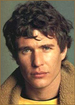 actor Том Беренджер. Том Бе́ренджер (урожд. Томас Майкл Мур; 31 мая 1949, Чикаго) - американский актёр кино и телевидения. Биография. Детство и юность. В жилах Тома и его сестры Сьюзан течет