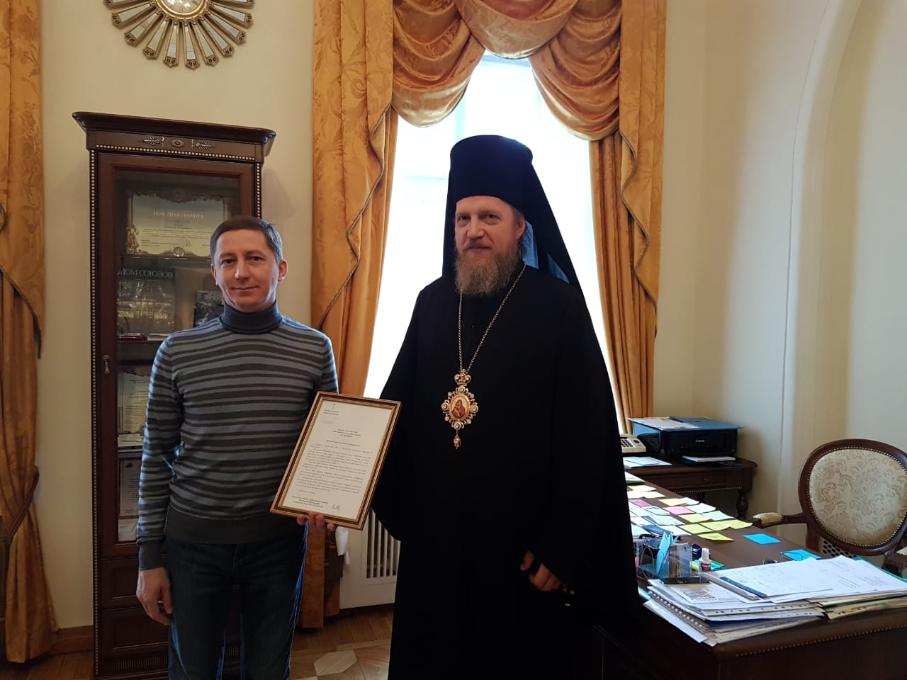 Епископ Домодедовский Иоанн благословил открытие Рождественской ёлки в Октябрьском зале Дома Союзов