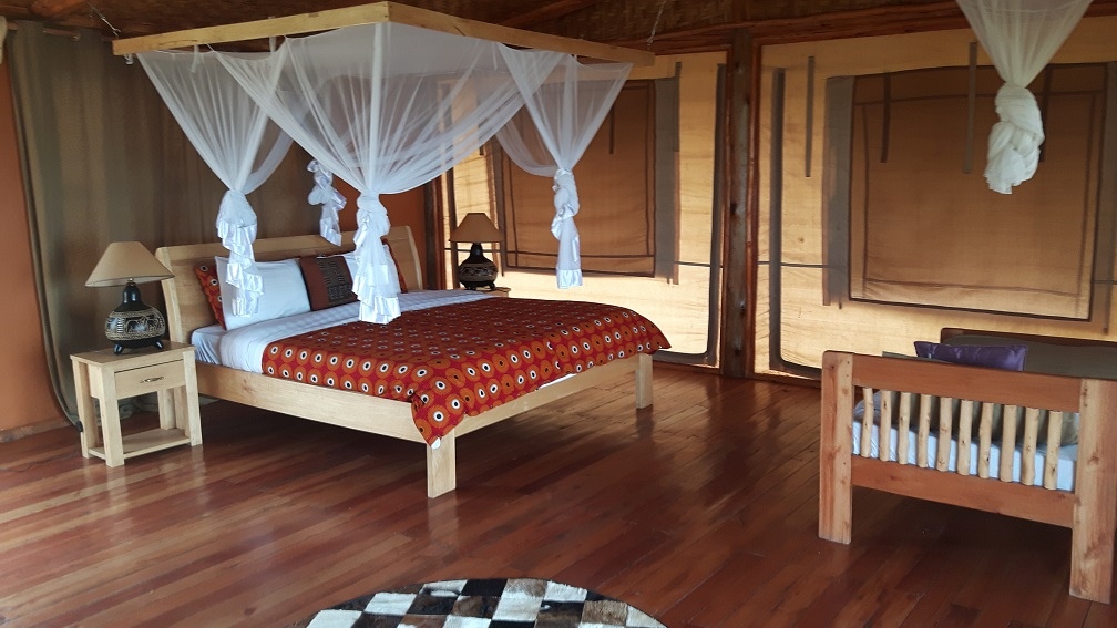 12.Marafiki Lodge The lodge has been hand crafted using environmentally friendly local materials fitted by artisans from the surrounding community. We offer spacious private Banda’s with raised wooden floors, constructed from eucalyptus gum poles and canvas, giving you the freedom to roll up the walls and enjoy breath-taking views over the lake and game park. With an en-suit open-air shower, you can experience a truly perfect African morning, bathing as the sun comes up over the lake, then in the moonlight under the stars, before dining next to the campfire. For the slightly more adventurous we have three luxury furnished Safari Tents complete with park views and for the budget travelers a luxurious timber cabin, which can accommodate 16 people in four spacious dormitory rooms.