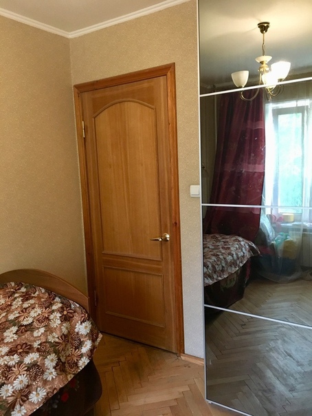 г. Москва, м. Кунцевская, 4 минуты пешком от метро, ул. Молдавская 2/2. <br>Сдаётся на длительный срок изолированная комната в трехкомнатной квартире. <br>Вся бытовая техника, посуда и мебель. Из мебели в комнате - кровать, шкаф-купе, стол. Стиральная машина, микроволновка, холодильник и посуда. <br>Ищем строго одну девушку РФ 22-32 лет, без животных. В двух других комнатах живёт по одной девушке. Атмосфера в квартире дружеская, уважаем личное пространство каждого! Сдаёт собственник. Без комиссии, 19000 р в месяц+свет и вода по счётчикам. Депозит 19000 р. ( можно разбить ). И да, собственник его возвращает <br>Будем Вас ждать! <br> P.S. Все вопросы пожалуйста в личку - фото Фото: г. Москва, м. Кунцевская, 4 минуты пешком от метро, ул. Молдавская 2/2. <br>Сдаётся на длительный срок изолированная комната в трехкомнатной квартире. <br>Вся бытовая техника, посуда и мебель. Из мебели в комнате - кровать, шкаф-купе, стол. Стиральная машина, микроволновка, холодильник и посуда. <br>Ищем строго одну девушку РФ 22-32 лет, без животных. В двух других комнатах живёт по одной девушке. Атмосфера в квартире дружеская, уважаем личное пространство каждого! Сдаёт собственник. Без комиссии, 19000 р в месяц+свет и вода по счётчикам. Депозит 19000 р. ( можно разбить ). И да, собственник его возвращает <br>Будем Вас ждать! <br> P.S. Все вопросы пожалуйста в личку