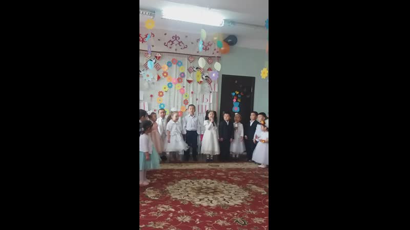 ана деп ән шырқауда бүлдіршіндер