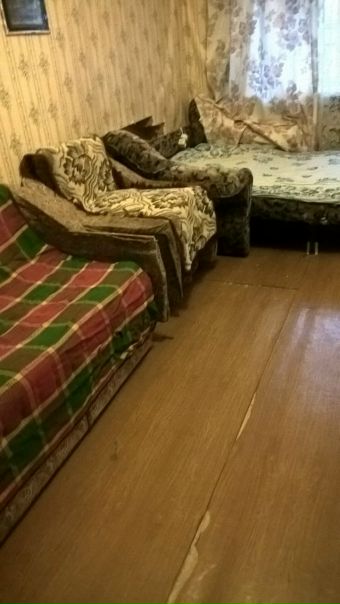 Сдам комнату 15 км.м. в 3-комнатной коммунальной квартире в 5 минутах пешком от метро Первомайская. <br>Предпочтительно паре или девушкам на длительный срок. Из мебели:2 дивана, несколько шкафов, стол, стулья, холодильник. Санузел раздельный. Газовая плита. Окна выходят на тихий, зеленый двор. Комната на 5 этаже 5- этажного кирпичного дома без лифта. Рядом Измайловский и Сиреневый бульвары, Измайловский парк. <br>Соседи: молодая пара и семья. Оплата за первый месяц 19000 р. и страховой депозит 19000р. + свет и вода по счетчикам.<br>89636034838. - Нина Васильевна - фото Фото: Сдам комнату 15 км.м. в 3-комнатной коммунальной квартире в 5 минутах пешком от метро Первомайская. <br>Предпочтительно паре или девушкам на длительный срок. Из мебели:2 дивана, несколько шкафов, стол, стулья, холодильник. Санузел раздельный. Газовая плита. Окна выходят на тихий, зеленый двор. Комната на 5 этаже 5- этажного кирпичного дома без лифта. Рядом Измайловский и Сиреневый бульвары, Измайловский парк. <br>Соседи: молодая пара и семья. Оплата за первый месяц 19000 р. и страховой депозит 19000р. + свет и вода по счетчикам.<br>89636034838. - Нина Васильевна