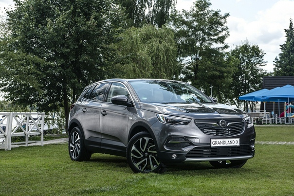 Opel официально раскрыл модельный ряд для России. Марка возобновит продажи на российском рынке в четвертом квартале этого года.Сперва российским клиентам предложат три модели: Grandland X,