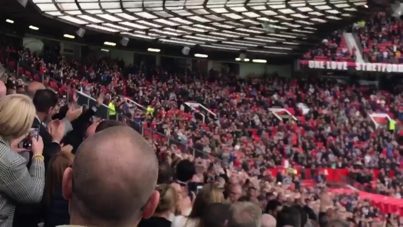 Sir Alex Ferguson emerges mufc