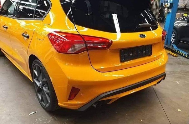 Раскрыта внешность нового хот-хэтча Ford Focus ST. В распоряжении издания Carscoops оказались шпионские фотографии «заряженного» хэтчбека Ford Focus ST. На них автомобиль запечатлен без