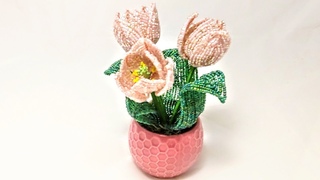 Мастер Класс Миниатюрные тюльпаны из бисера Бисероплетение Beaded tulips tutorial