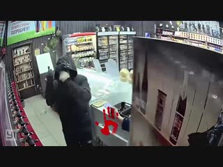 Налёт на магазин разливного пива. Грабителю перцовкой в лицо и стулом