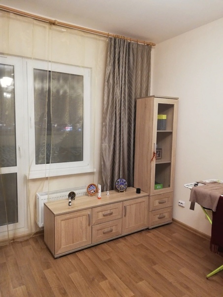 м.Университет — 700 м <br>Строителей, 11 к1 <br>Сдается 1 к кв., 36 кв. м на 7 этаже на длительный срок .Комната 17 кв. м, кухня 10 м, застекленная лоджия.Есть все для комфортного проживания: два дивана, платяной шкаф, стол, стулья, интернет. Новая кухонная мебель и техника (плита, духовка, холодильник). В ванной стиральная машина, электрический полотенце сушитель. Прихожая с вешалкой и обувницей. <br>Развитая инфраструктура: магазины, хорошая транспортная доступность, метро в 10 минутах ходьбы. <br>Сдается гражданам РФ <br>Стоимость. 29 т.р. в месяц + <br>Телефон для связи Елена 8 965 309 54 08 - фото Фото: м.Университет — 700 м <br>Строителей, 11 к1 <br>Сдается 1 к кв., 36 кв. м на 7 этаже на длительный срок .Комната 17 кв. м, кухня 10 м, застекленная лоджия.Есть все для комфортного проживания: два дивана, платяной шкаф, стол, стулья, интернет. Новая кухонная мебель и техника (плита, духовка, холодильник). В ванной стиральная машина, электрический полотенце сушитель. Прихожая с вешалкой и обувницей. <br>Развитая инфраструктура: магазины, хорошая транспортная доступность, метро в 10 минутах ходьбы. <br>Сдается гражданам РФ <br>Стоимость. 29 т.р. в месяц + <br>Телефон для связи Елена 8 965 309 54 08