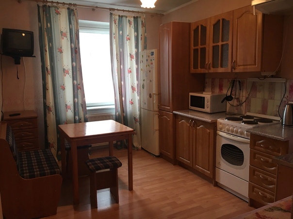 м.Нахимовский проспект- 310 м <br>Азовская, 4 <br>Сдаётся в аренду 1-к.квартира.На длительный срок,гражданам РФ. <br>Этаж 5/12,застекленная лоджия. Комната 18 м,кухня 8м,раздельный <br>с/у,уставлены счетчики воды,интернет. <br>Есть вся необходимая бытовая техника и мебель( ТВ,стиральная машинка,микроволновая печь,холодильник,духовка,чайник.) Есть вся посуда и столовые принадлежности. <br>Стоимость 25000+КУ,договор и залог. <br>Тел.89653095408 - фото Фото: м.Нахимовский проспект- 310 м <br>Азовская, 4 <br>Сдаётся в аренду 1-к.квартира.На длительный срок,гражданам РФ. <br>Этаж 5/12,застекленная лоджия. Комната 18 м,кухня 8м,раздельный <br>с/у,уставлены счетчики воды,интернет. <br>Есть вся необходимая бытовая техника и мебель( ТВ,стиральная машинка,микроволновая печь,холодильник,духовка,чайник.) Есть вся посуда и столовые принадлежности. <br>Стоимость 25000+КУ,договор и залог. <br>Тел.89653095408