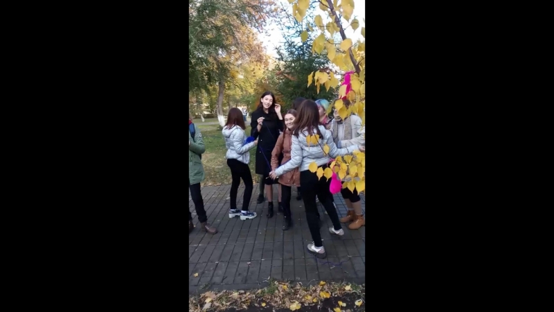 Танец «Вяжем, распускаем»