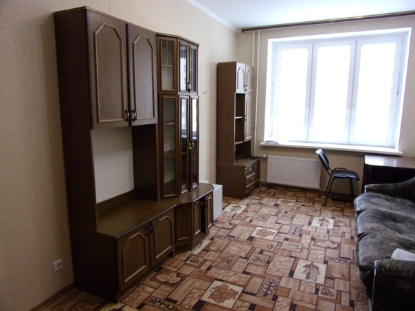 м.Раменки — 270 м <br>Винницкая, 7 <br>Ищем новых жильцов в комнату в 2к.кв. у метро Раменки. Удобная и светлая комната 13 м2 со всей мебелью (кресло, раздвижной диван, стол, стулья, шкафа для одежды и стенка с кучей полок) сдается *для одного,двух человек, без детей, кошек и собак* на длительный срок (минимум 6 мес.). В квартире есть вся необходимая быт. техника, ремонт 2014 г., просторная кухня, проведены интернет и ТВ-антенна. <br>Цена вопроса: 15 т.р. в месяц + КУ. <br>Телефон для связи:8965 309 54 08. - фото Фото: м.Раменки — 270 м <br>Винницкая, 7 <br>Ищем новых жильцов в комнату в 2к.кв. у метро Раменки. Удобная и светлая комната 13 м2 со всей мебелью (кресло, раздвижной диван, стол, стулья, шкафа для одежды и стенка с кучей полок) сдается *для одного,двух человек, без детей, кошек и собак* на длительный срок (минимум 6 мес.). В квартире есть вся необходимая быт. техника, ремонт 2014 г., просторная кухня, проведены интернет и ТВ-антенна. <br>Цена вопроса: 15 т.р. в месяц + КУ. <br>Телефон для связи:8965 309 54 08.