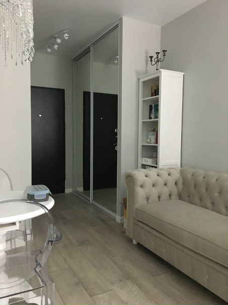 Семёновская, Измайловское шоссе, 15<br> Аренда 28.000 рублей<br>8-929-112-72-94<br>Красивая студия в шаговой доступности от метро. Спальня отгорожена стенкой-купе с матовыми стеклами. Белый кухонный гарнитур, обеденный круглый столик, диван, шкаф-купе, стеллаж.<br>Пол в санузле выложен плиткой, стены покрашены. Отопление хорошее, в квартире тепло.<br> Надёжная входная дверь с домофоном, на полу ламинат, потолок натяжной. - фото Фото: Семёновская, Измайловское шоссе, 15<br> Аренда 28.000 рублей<br>8-929-112-72-94<br>Красивая студия в шаговой доступности от метро. Спальня отгорожена стенкой-купе с матовыми стеклами. Белый кухонный гарнитур, обеденный круглый столик, диван, шкаф-купе, стеллаж.<br>Пол в санузле выложен плиткой, стены покрашены. Отопление хорошее, в квартире тепло.<br> Надёжная входная дверь с домофоном, на полу ламинат, потолок натяжной.