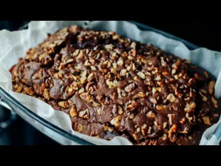 Шоколадный кекс с орехами