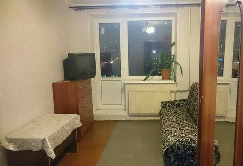 г. Санкт-Петербург<br>Сдается комната 12 кв.м. в кирпичном доме, Брестский б-р 15 на 6 этаже.. Бывшее общежитие. В блоке 6 комнат, с/уз совмещенный. Комната в хорошем состоянии, просторный балкон, стекло пакеты, холодильник, стир.машинка, подведен интернет. Хорошие соседи (Женщина - занимает две комнаты, 2 молодых человека и пара с ребенком). В парадной 3 лифта, 2 входа в парадную: центральный и черный. Торговый центр, Пятерочка, Спар в шаговой доступности 2 минутах ходьбы, садик и школа во дворе дома. Автомобильная парковка у дома и охраняемая парковка в 5 минутах от дома, до автобусной остановки 3 минуты пешком, до Ленинского проспекта 5 мин.пешком, ближайшее метро Ленинский проспект, пр. Ветеранов и Автово ( 10 мин. транспортом). Район с развитой инфраструктурой. Отличное транспортное сообщение. Скоро планируется метро Брестская недалеко от дома. Цена 10 т+к.у. без залога. Без животных. Комната выставлена на продажу. Комиссия - 5 т. руб. Договор. Заявки в ЛС. - фото Фото: г. Санкт-Петербург<br>Сдается комната 12 кв.м. в кирпичном доме, Брестский б-р 15 на 6 этаже.. Бывшее общежитие. В блоке 6 комнат, с/уз совмещенный. Комната в хорошем состоянии, просторный балкон, стекло пакеты, холодильник, стир.машинка, подведен интернет. Хорошие соседи (Женщина - занимает две комнаты, 2 молодых человека и пара с ребенком). В парадной 3 лифта, 2 входа в парадную: центральный и черный. Торговый центр, Пятерочка, Спар в шаговой доступности 2 минутах ходьбы, садик и школа во дворе дома. Автомобильная парковка у дома и охраняемая парковка в 5 минутах от дома, до автобусной остановки 3 минуты пешком, до Ленинского проспекта 5 мин.пешком, ближайшее метро Ленинский проспект, пр. Ветеранов и Автово ( 10 мин. транспортом). Район с развитой инфраструктурой. Отличное транспортное сообщение. Скоро планируется метро Брестская недалеко от дома. Цена 10 т+к.у. без залога. Без животных. Комната выставлена на продажу. Комиссия - 5 т. руб. Договор. Заявки в ЛС.