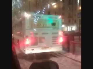 Автобус въехал в «Ладу Приору»