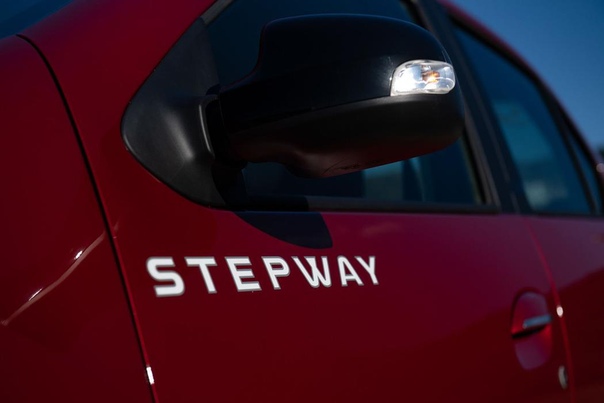 Пенсионная реформа Старый знакомый Renault Logan расправил крылья, приподнялся над землей, нарастил пластиковый обвес, обрел японский вариатор и приставку Stepway. Почему концерн расширил